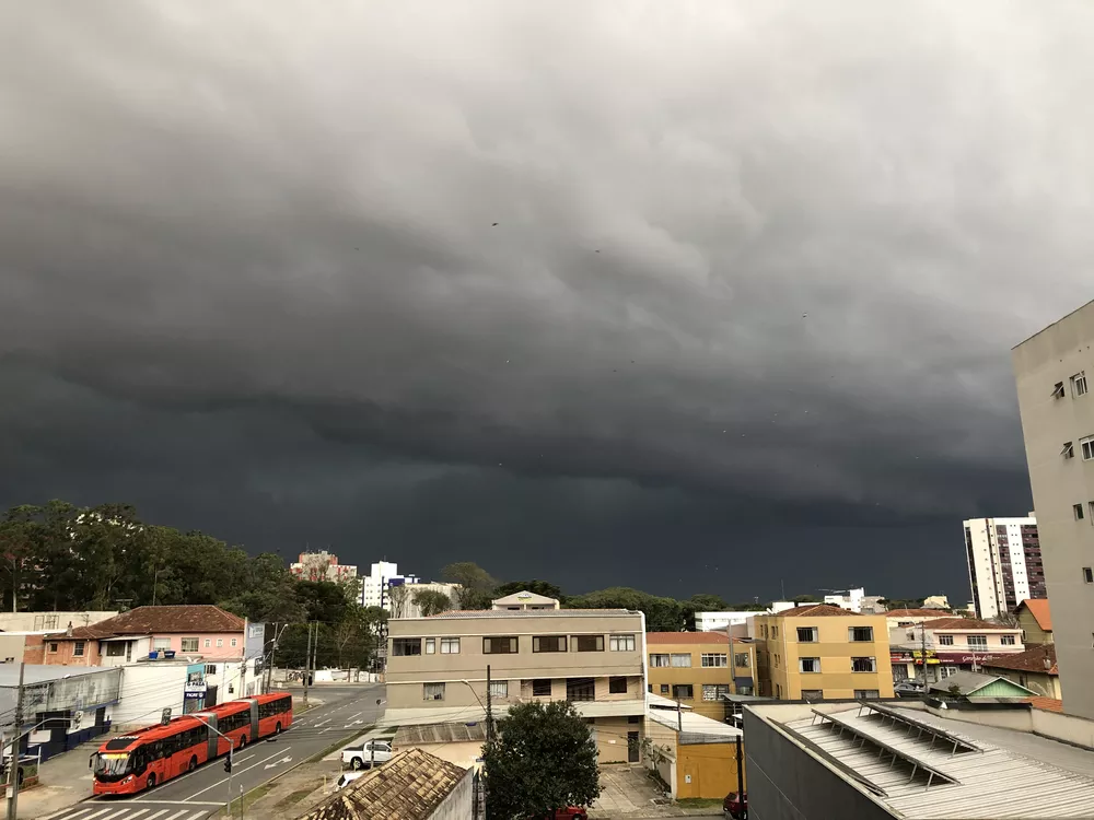 Instituto alerta para perigo de tempestade e ventos de até 100km h no