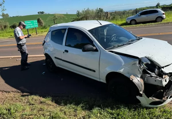 Acidente entre quatro veículos deixa dois feridos na Rodovia Francisco José Bragança, em Piraju