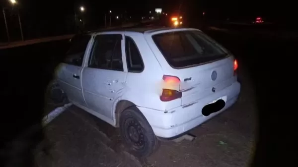 Motorista morre após perder controle do carro e bater em canaleta em rodovia na região 