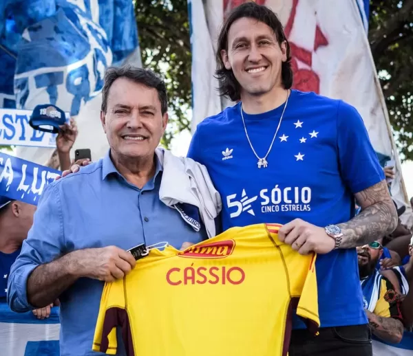 Cruzeiro anuncia contratação de Cássio