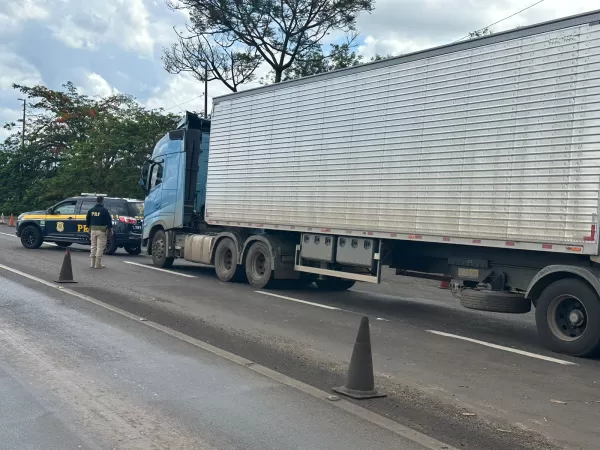 Motorista de carreta alcoolizado é preso pela PRF em Ourinhos