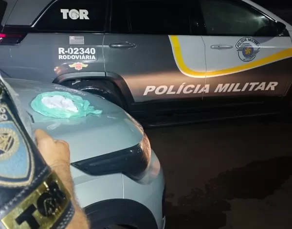 Primos são presos com cocaína em carro abordado no pedágio em Santa Cruz do Rio Pardo