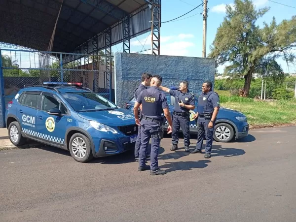 Guarda Civil Municipal de Ourinhos prende dois em flagrante por furto de fios elétricos