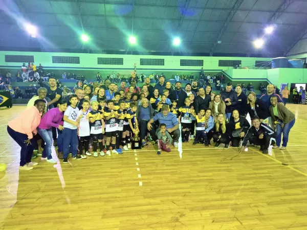 Equipe de futsal sub-8 de Ourinhos conquista título em Campeonato Regional