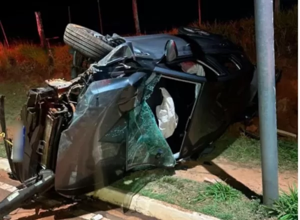 Grave acidente em Marília deixa três jovens feridos no dia da suspensão dos radares de velocidade