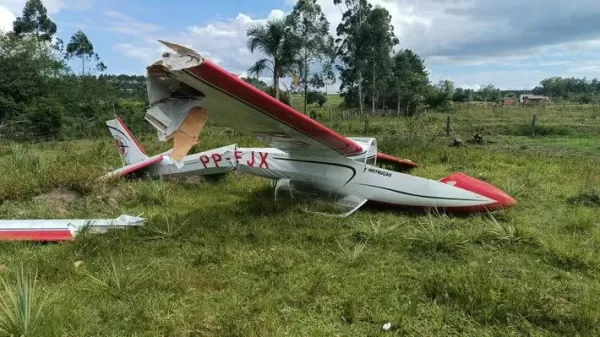 Avião de pequeno porte cai no Rio Grande do Sul, mas ocupantes saem ilesos