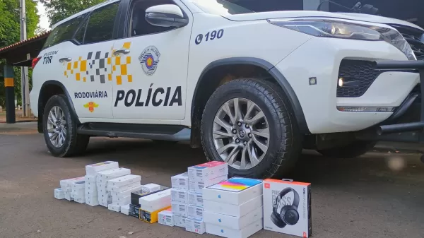 Polícia Militar Rodoviária prende suspeito de descaminho com mercadorias escondidas em veículo na SP-270