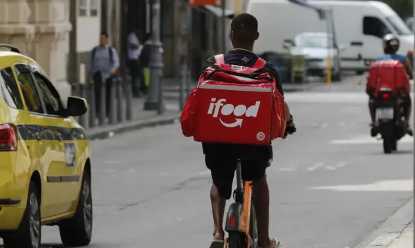 Governo de SP sanciona lei que obriga chip de validação em mochilas de entregadores