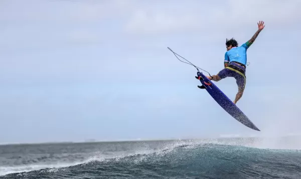 Gabriel Medina garante bronze para o Brasil no surfe masculino