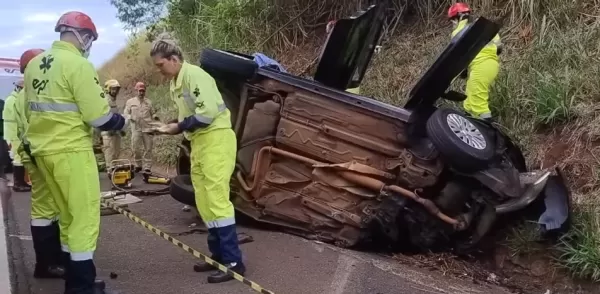 Tragédia na PR-855 em Bandeirantes (PR) deixa um morto e duas feridas