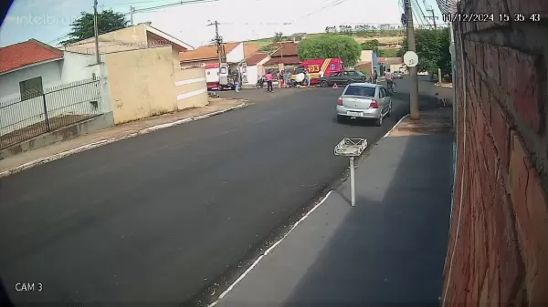 Ciclista é atropelada por carro no Jardim Eldorado em Ourinhos; Vídeo