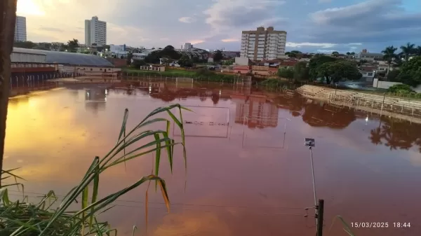 Chuva intensa causa alagamentos, acidentes e transtornos em Ourinhos