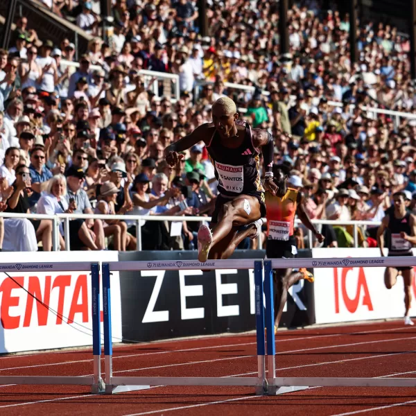 Alison dos Santos vence com sobra nos 400 m com barreiras na Suécia