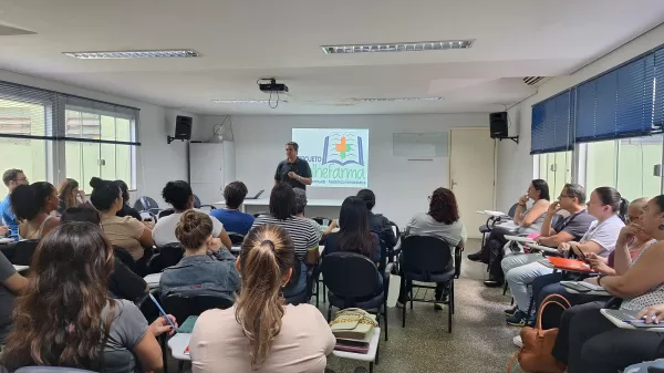 Secretaria Municipal de Saúde de Ourinhos e Curso de Farmácia UNIFIO realizam Projeto “AcolheFarma” de Educação Continuada