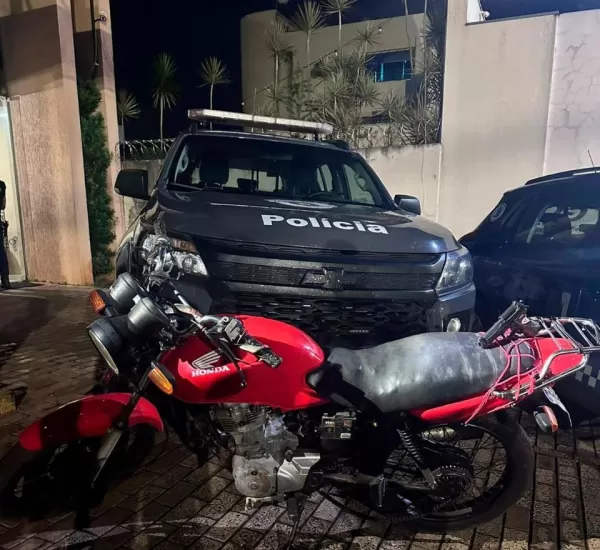 Polícia Militar apreende motocicleta adulterada e simulacro de arma em Santa Cruz do Rio Pardo