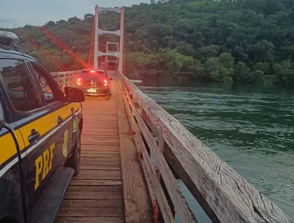 PRF apreende quase meia tonelada de maconha na Ponte Pênsil entre Chavantes e Ribeirão Claro