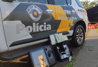 Boliviano é preso na rodovia Raposo Tavares com tabletes de cocaína dentro de caixa de som