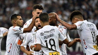 Corinthians vence Wanderers e abre vantagem nas oitavas da Sul-Americana