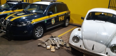 Polícia Rodoviária Federal apreende VW/Fusca recheado de maconha na SP-270