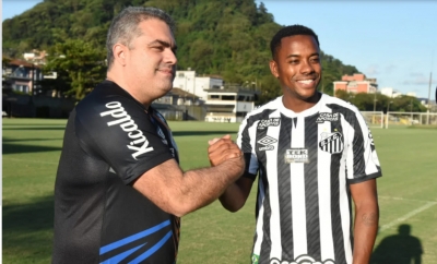 Robinho volta aos Santos e terá salário de R$1.500