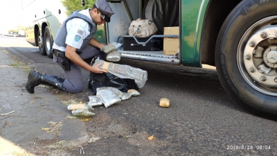 Policia Rodoviária encontra drogas dentro de ônibus na região 