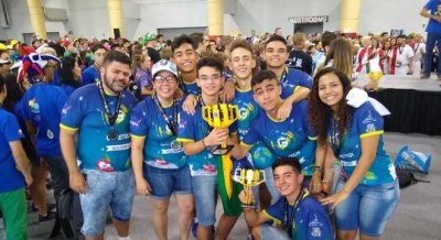 Estudantes criam chiclete e levam principal prêmio da NASA