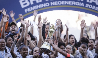 Jogadoras do Corinthians reprovam contratação de Cuca em rede social