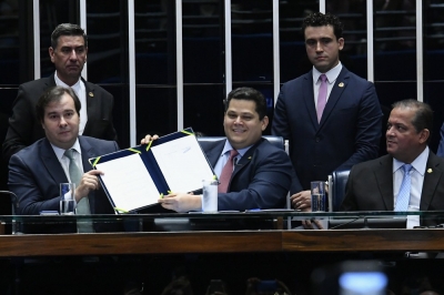 Congresso promulga reforma da Previdência