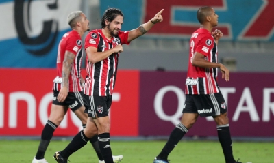 São Paulo vence fácil e Flamengo vira na Argentina pela Libertadores