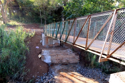 Após quatro meses, Prefeitura de Ourinhos instala ponte entre Jardim Quebec e Santa Felicidade