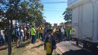 Manifestantes fazem ato em apoio ao governo Bolsonaro na região de Bauru