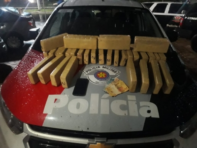 Polícia Militar apreende 34 tabletes de maconha na SP-270 em Bernardino de Campos