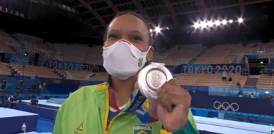 Rebeca Andrade é prata e conquista medalha inédita para o Brasil na ginástica artística em Tóquio 