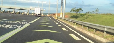 Colisão traseira entre dois caminhões deixa um ferido na SP-225, em Santa Cruz do Rio Pardo