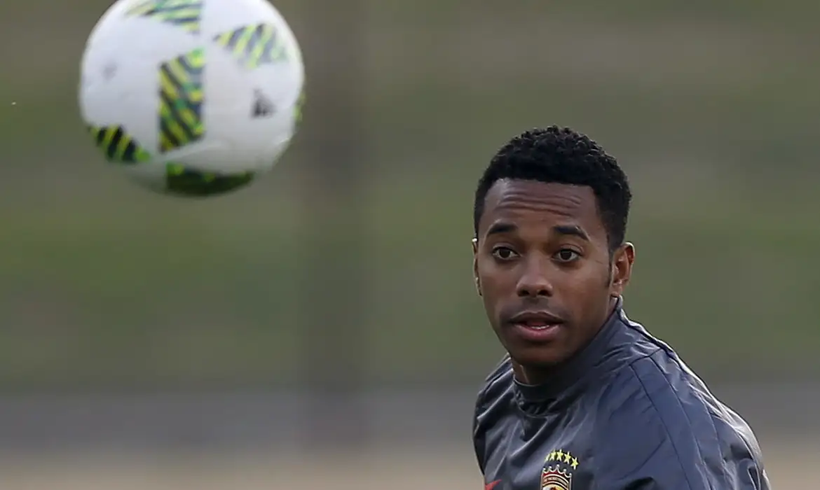 STJ tem maioria para Robinho cumprir pena por estupro no Brasil