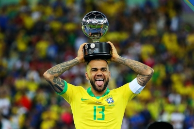 São Paulo contrata Daniel Alves