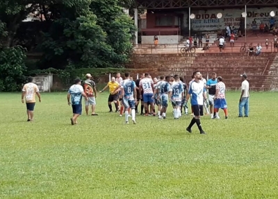 Árbitros de futebol amador são agredidos por jogadores em final de partida em Ourinhos 