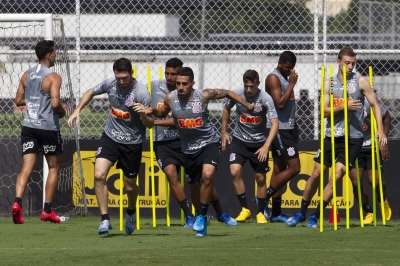 Oito jogadores e cinco funcionários do Corinthians testam positivo para coronavírus