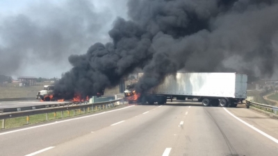 Assalto no Aeroporto de Viracopos deixa 2 baleados e fecha rodovia no interior de SP