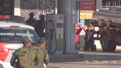 Bandidos libertam reféns após balear dois policiais com tiros de fuzil no interior de SP