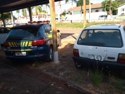 Carro furtado em Ourinhos é encontrado próximo à Ocauçu pela PRF