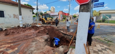 Prefeitura interdita cruzamento para realizar reparo em Ourinhos 