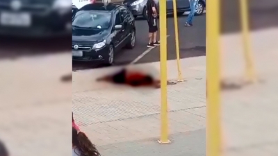 Homem é morto a tiro por PM após brigar com morador e ameaçar jogar bloco de cimento em policiais na região 