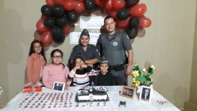 Polícia Militar realiza sonho de menina de 9 anos e participa de aniversário em Salto Grande