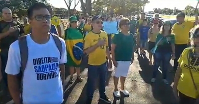 Manifestantes fazem ato em apoio à Lava Jato, Moro e reforma da Previdência em Ourinhos 