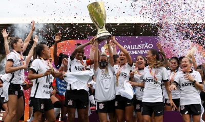 Corinthians atropela Ferroviária e leva o bi do Paulista Feminino