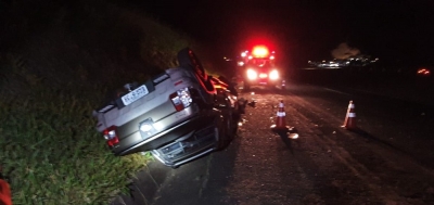 Motorista morre após bater na traseira de caminhão e capotar o carro em Lins