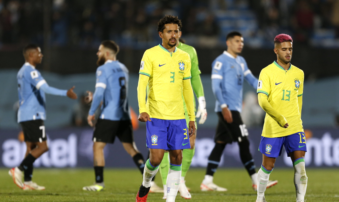 Brasil perde para Uruguai em noite para esquecer