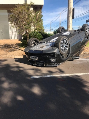 Igor Gomes, do São Paulo, se envolve em acidente de carro no interior paulista