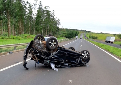 Motorista de guincho é atropelado no acostamento durante atendimento em Ourinhos